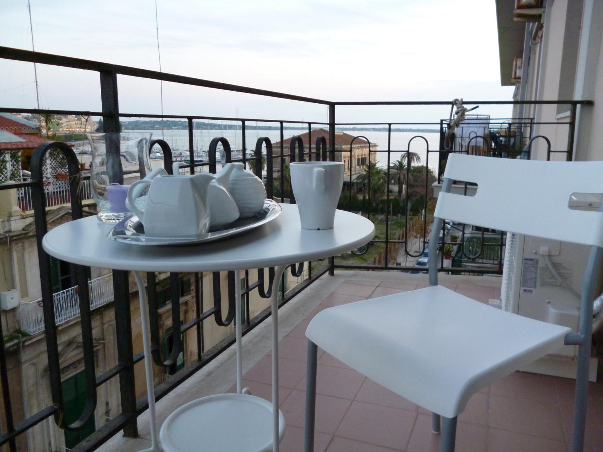 B&B Le Grand Bleu Siracusa - One Hundred Steps From Ortigia -Sea View - Syracuse Ngoại thất bức ảnh