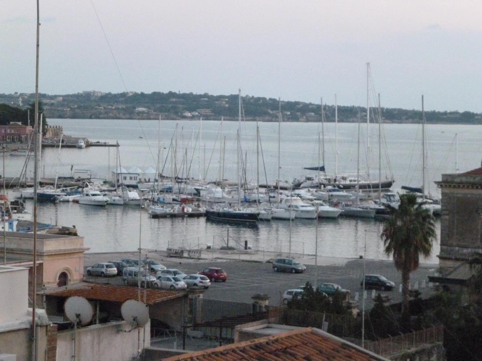 B&B Le Grand Bleu Siracusa - One Hundred Steps From Ortigia -Sea View - Syracuse Ngoại thất bức ảnh
