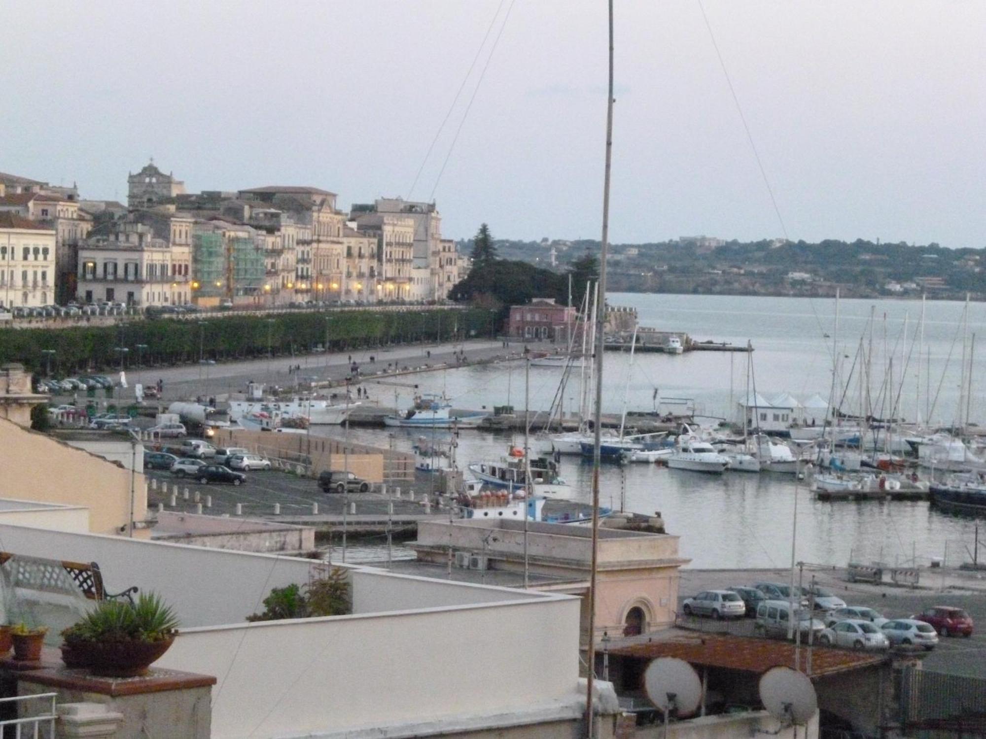 B&B Le Grand Bleu Siracusa - One Hundred Steps From Ortigia -Sea View - Syracuse Ngoại thất bức ảnh