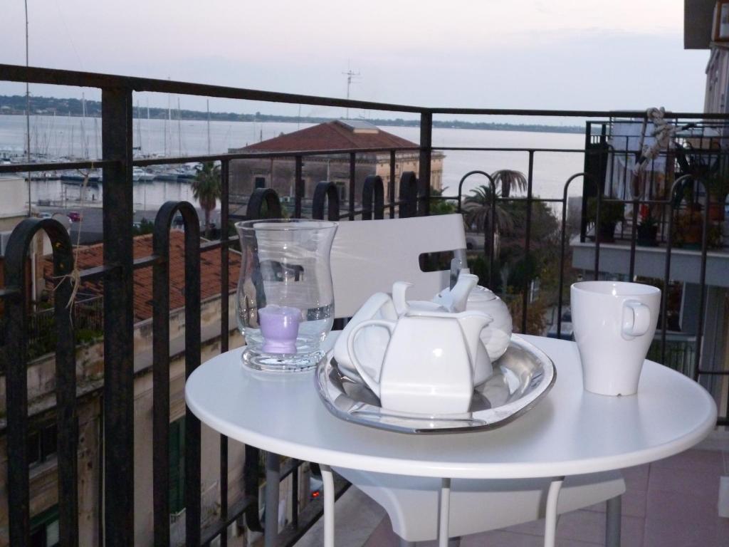 B&B Le Grand Bleu Siracusa - One Hundred Steps From Ortigia -Sea View - Syracuse Ngoại thất bức ảnh